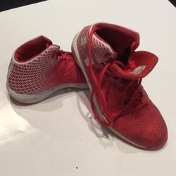 Under Armour Shoes | Boys B-Ball Shoes | Color: Red | Size: 5.5b
