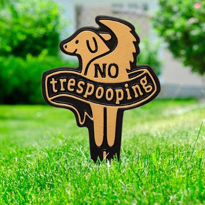 No Trespooping Lawn Sign - Black & Gold - Grandin Road
