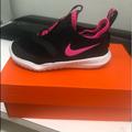 Nike Shoes | Authentic Nike Kids Shoe/Sneakers Brand New In Box | Color: Black/Pink | Size: 7