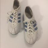 Adidas Shoes | Classic Adidas Athletic Shoe Size 71/2 Pre-Owned | Color: Gray | Size: 7.5