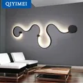 Applique murale au design moderne luminaire décoratif d'intérieur en noir et blanc idéal pour une