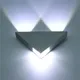 Applique murale LED en forme de triangle en argent brossé éclairage intérieur chevet de la lumière