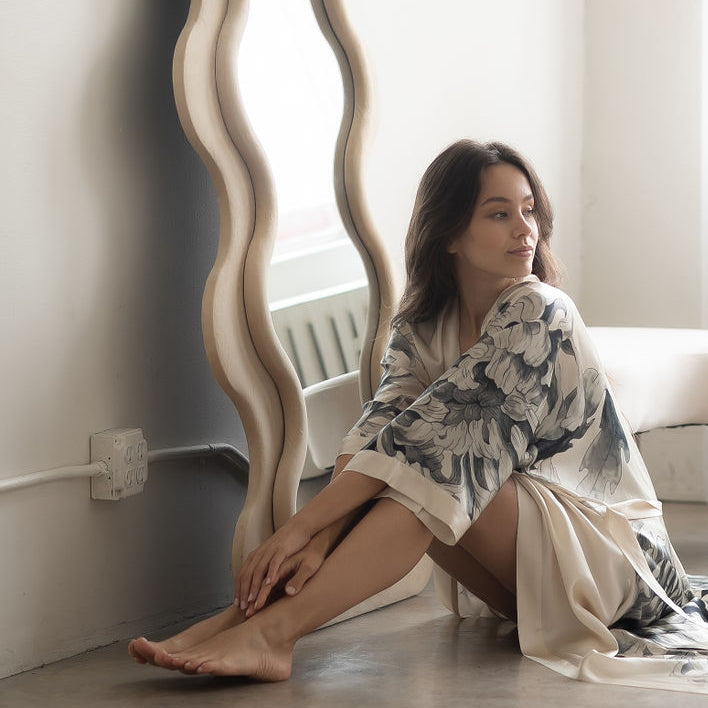 KIM+ONO Kimono Robe | Washable Silk Kiku Short Kimono Robe | Washable Silk | Ivory | Short