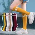 Chaussettes longues et chaudes pour filles et dames mi-mollet genou tendance de la mode hiver