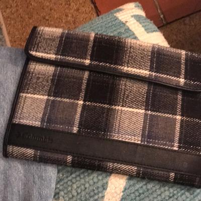 Columbia Accessories | Columbia-Tech Holder Kindle/Ipads/Flannel Checked | Color: Black/White | Size: Os