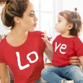 Vêtements rouge assortis pour maman et enfant t-shirt kawaii en coton look de famille pour