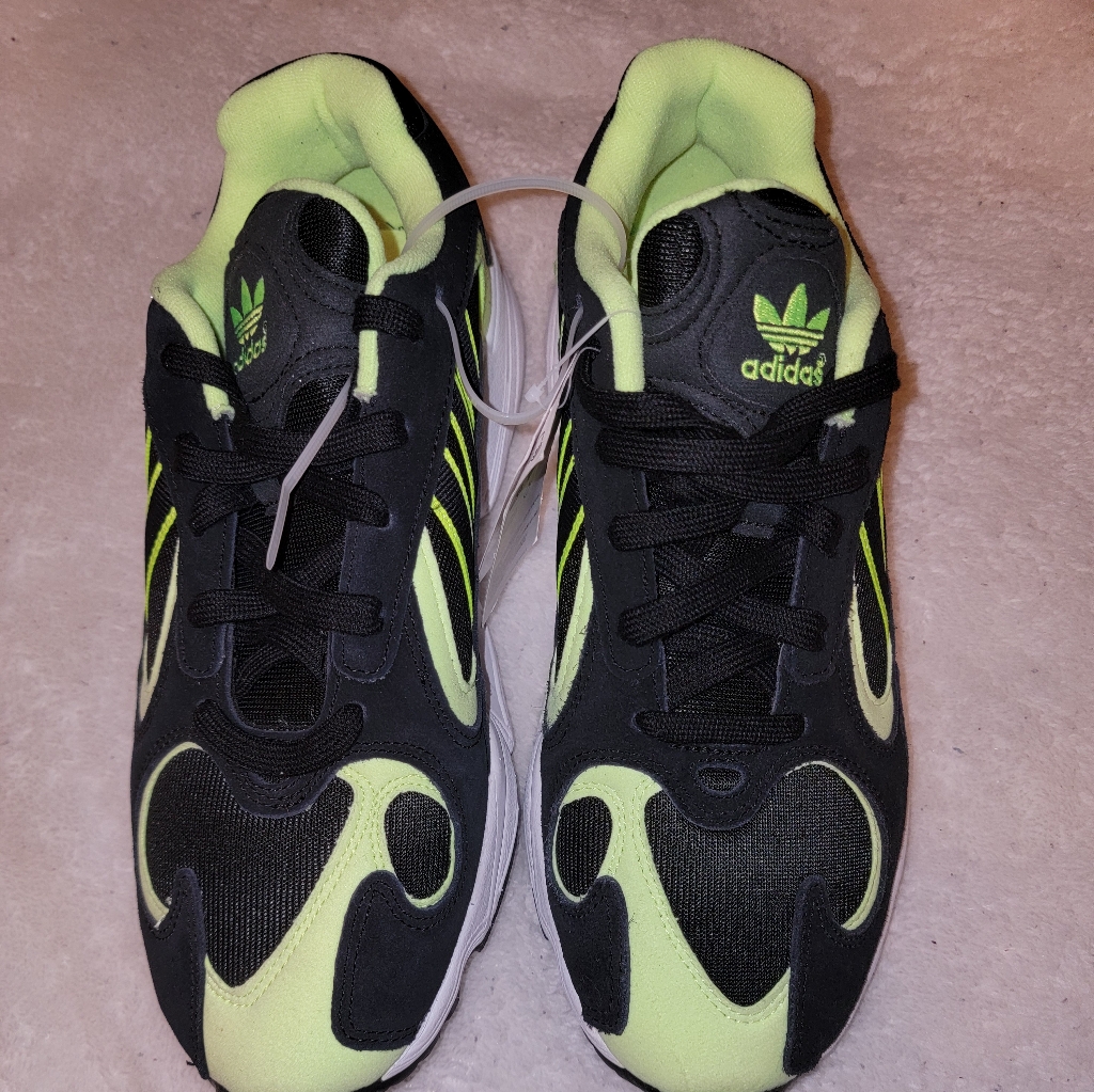 Adidas Shoes | Classic **Adidas** Tennis Shoe | Color: Black/Green | Size: 8.5