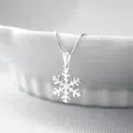 Huitan – collier pendentif flocon de neige romantique pour femmes couleur argent métal Style