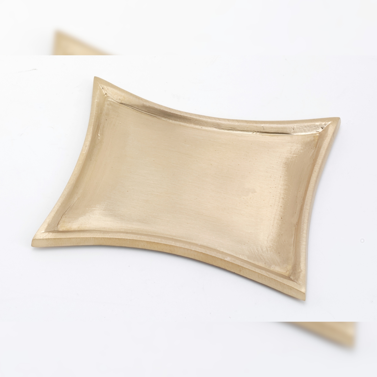 Kerzenteller konkav Messing Gold matt satiniert (Innen 11 x 7 cm) Image