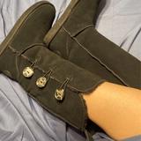 American Eagle Outfitters Shoes | American Eagle Boots With Cute Buttons Sz 7 | Color: Black/Tan | Size: 7