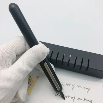 LM Focus 3-Stylo plume en titane noir série Dialog stylo à encre à pointe dorée 14 carats