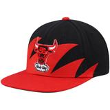 Men's Mitchell & Ness Black/Red Chicago Bulls Hardwood Classics Sharktooth Snapback Hat
