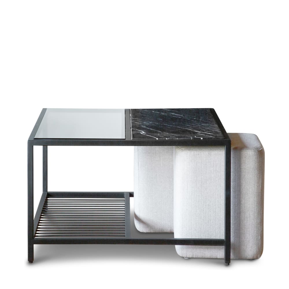 Table basse carrée en marbre noir et poufs gris