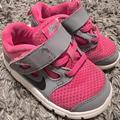 Nike Shoes | Nike Free Run 5 Running Shoes Toddler 7c Girls Pink/Gray/White | Color: Gray/Pink | Size: 7bb