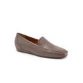 Wide Width Women's Vista Casual Flat by SoftWalk in Taupe (Size 9 1/2 W)