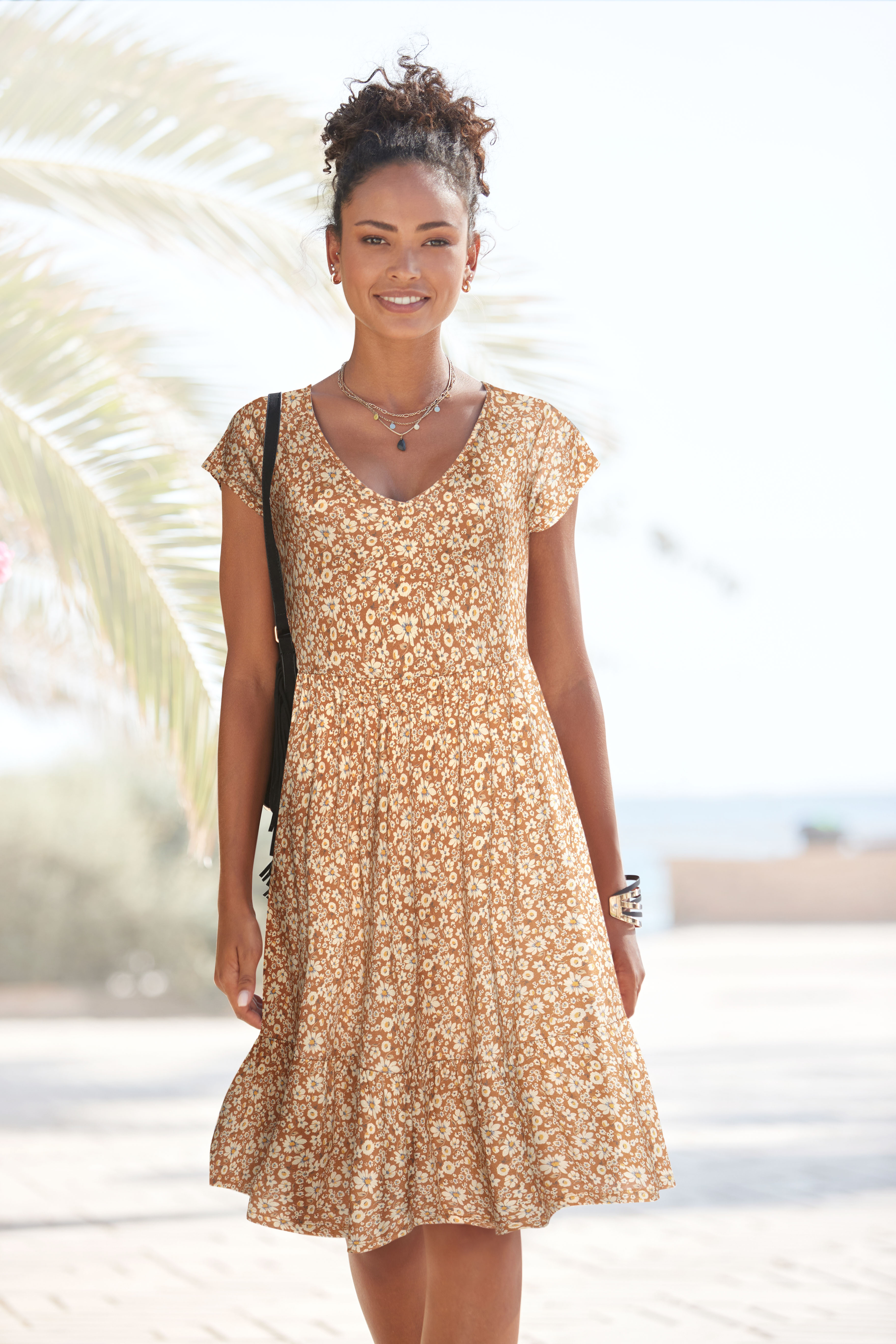 Jerseykleid BUFFALO, Damen, Gr. 34, N-Gr, beige (braun, creme, bedruckt), Single Jersey, Obermaterial: 100% Viskose, geblümt, figurumspielend ca. Mitte Oberschenkel, V-Ausschnitt, Kleider Jerseykleid, mit Blümchenprint und V-Ausschnitt, Sommerkleid,...