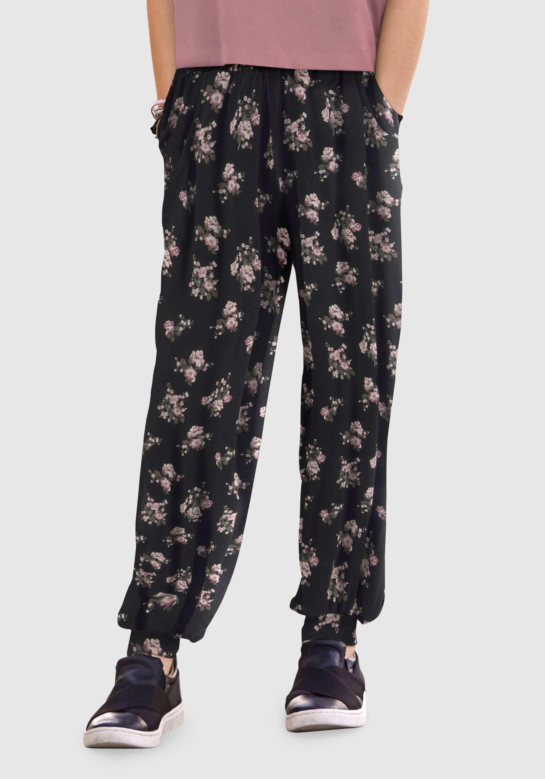 Haremshose KIDSWORLD "Viskosehose mit Blumen-Allover", Mädchen, Gr. 128/134, N-Gr, schwarz (schwarz, geblümt), Jersey, Obermaterial: 95% Viskose, 5% Elasthan, geblümt, Modisch, bequem lang, Hosen, in bequemer Form Image