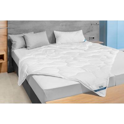 Kunstfaserbettdecke BECO "Gregor, Bettdecken für Sommer und Winter, Ganzjahresdecke", weiß, B:200cm L:220cm, Bezug: 100% Polyester. Füllung: 100% Polyester, Bettdecken, Bettdecke 135x200cm, allergiker geeignet (Hausstauballergiker) Image