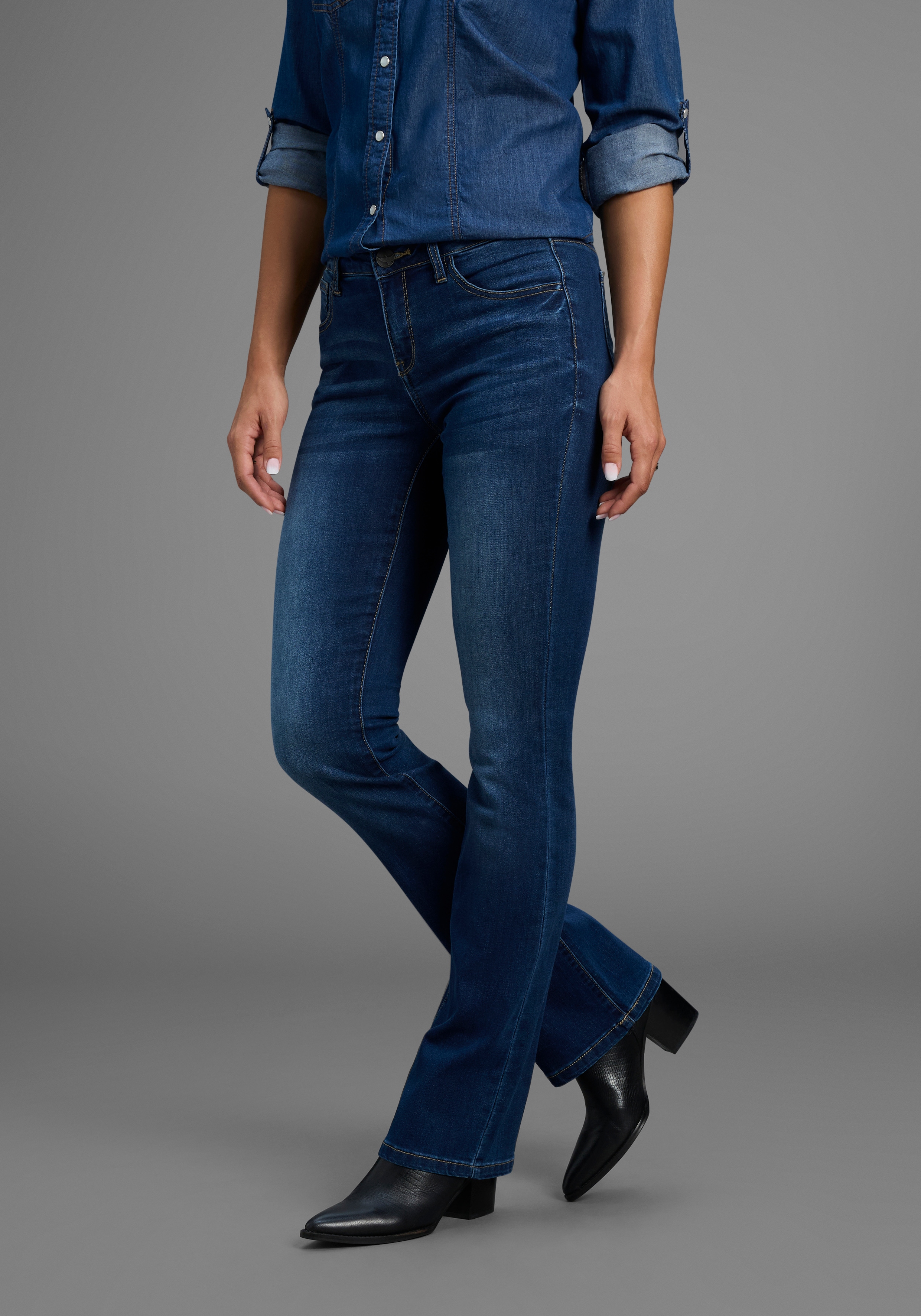 Bootcut-Jeans ARIZONA "Ultra-Stretch", Damen, Gr. 18, K + L Gr, blau (dunkelblau use), Denim/Jeans, Obermaterial: 74% Baumwolle, 24% Polyester, 2% Elasthan, Basic, extraeng lang, Jeans, normale Passform, Baby-Bootcut, Used-Look-Waschung, Topseller