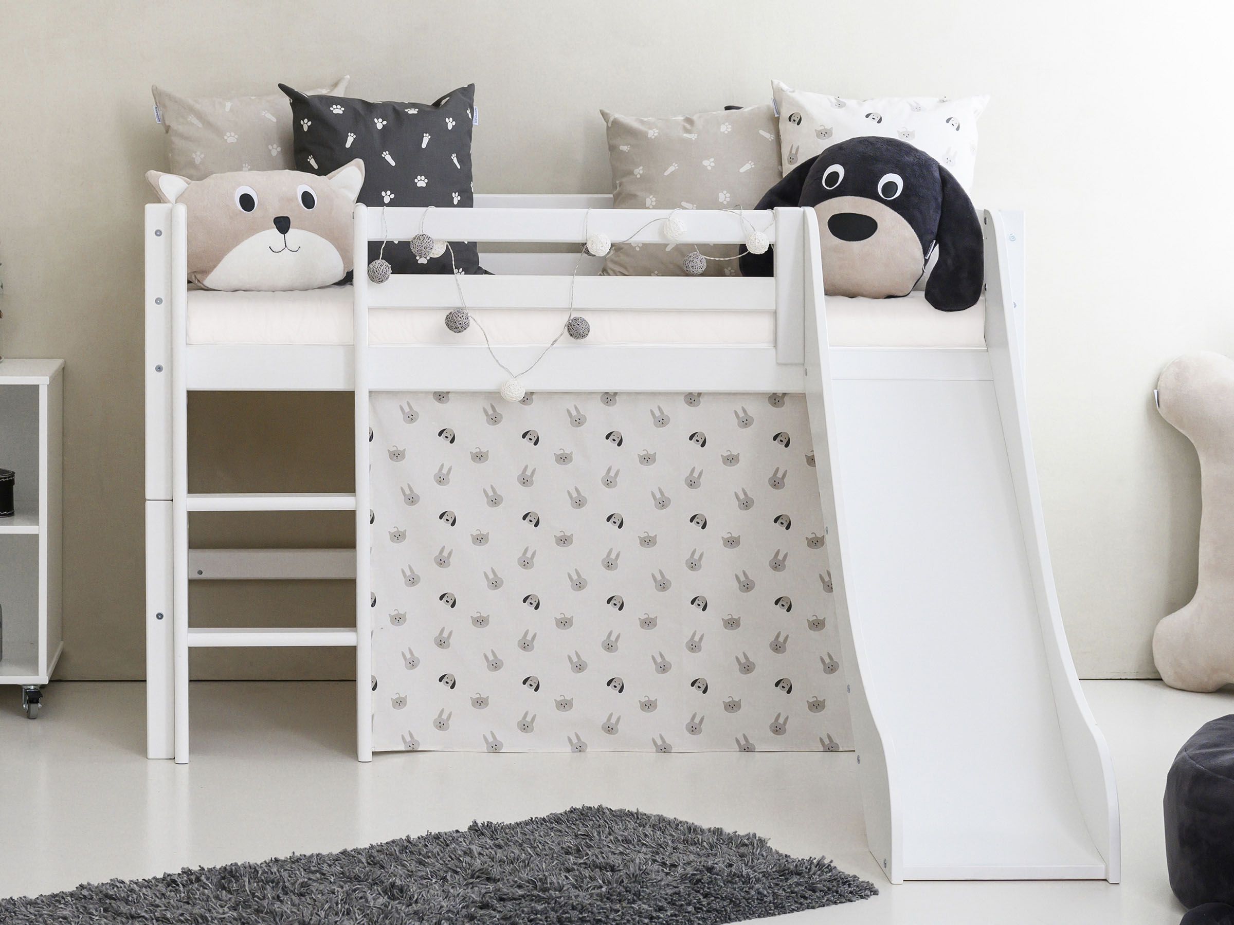 Hochbett HOPPEKIDS "«Pets Natur»", weiß (weiß, pristine, weiß, weiß), B:81cm H:9cm L:168cm, Bett: 100% Massivholz, Nordische Kiefer;Rutsche: MDF;Vorhang: 100% Baumwolle, Hochbetten, Hochbett, Rutsche & Vorhang Grau und viel Auswahl