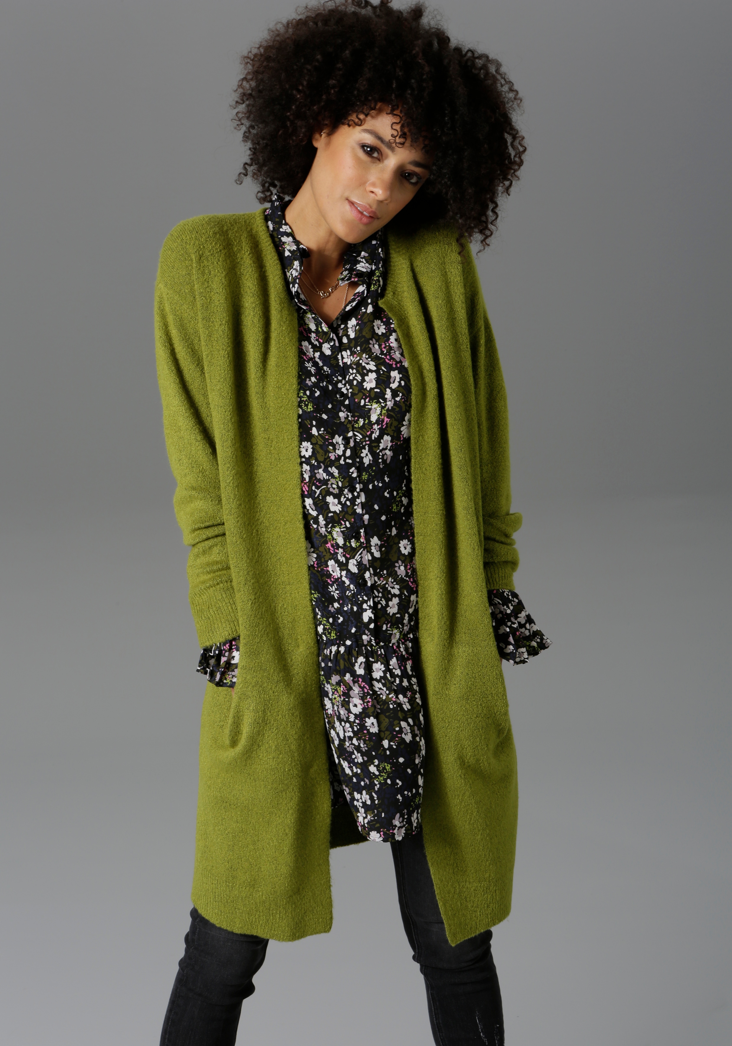 Strickjacke ANISTON CASUAL, Damen, Gr. 42, grün (moosgrün), Feinstrick, Obermaterial: 74% Polyacryl, 23% Polyamid, 3% Elasthan, unifarben, figurumspielend kniefrei, Rundhals, Rippstrickbündchen, Strickjacken Strickjacke, im Oversize Look, Topseller