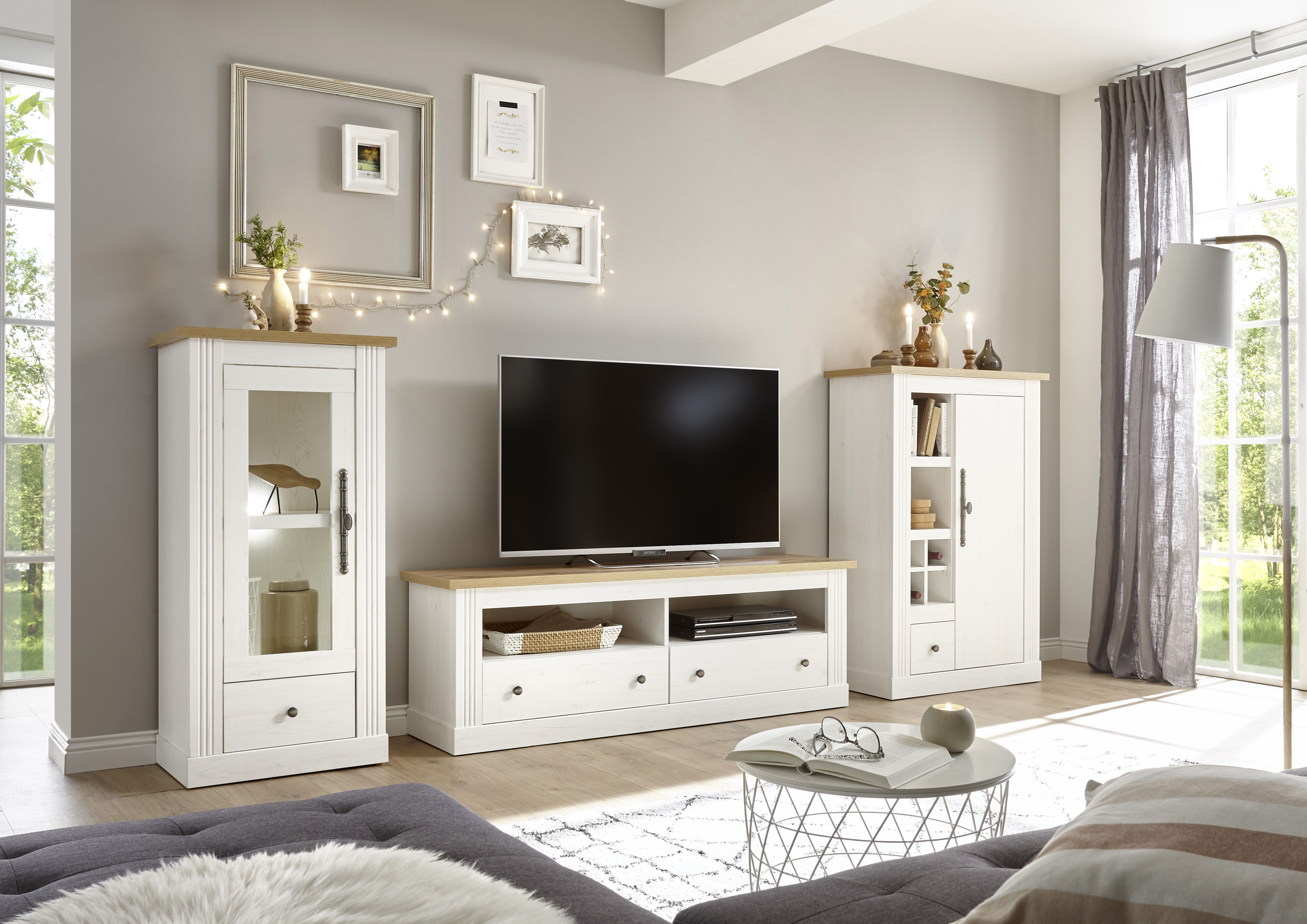 Wohnwand HOME AFFAIRE "Westminster TOPSELLER", weiß (pinie weiß, wotan eiche), B:331cm, Kastenmöbel-Sets, Holz Wohnwände Wohnwand, im romantischen Landhausstil, Topseller