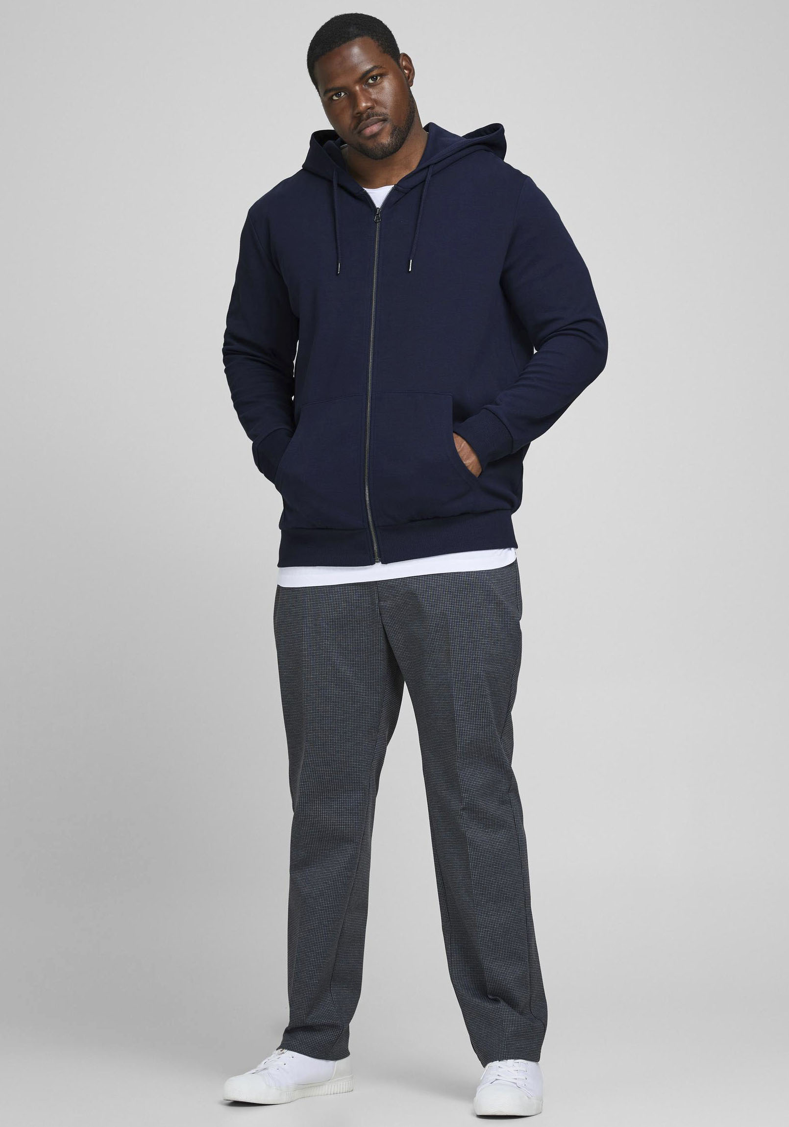 Kapuzensweatjacke "BASIC SWEAT ZIP HOOD", Herren, Gr. 5XL, blau (navy blazer), angeraute Sweatware, Obermaterial: 85% Baumwolle, 15% Polyester, JACK & JONES PLUSSIZE, unifarben, Basic, normal normal, ohne Ausschnitt, Bündchen, Sweatjacken, bis Größe...