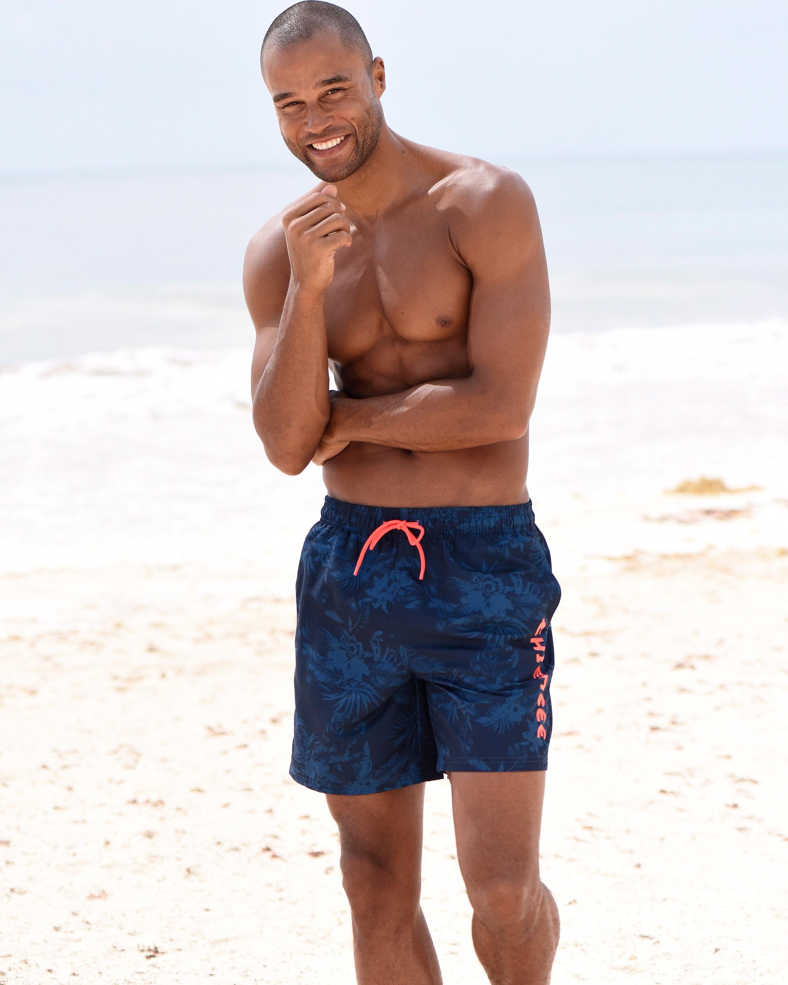 Badeshorts CHIEMSEE "Esra", Herren, Gr. L (52), N-Gr, blau (marine, bedruckt), Polyester, bedruckt, Badehosen, mit Dschungelprint Image