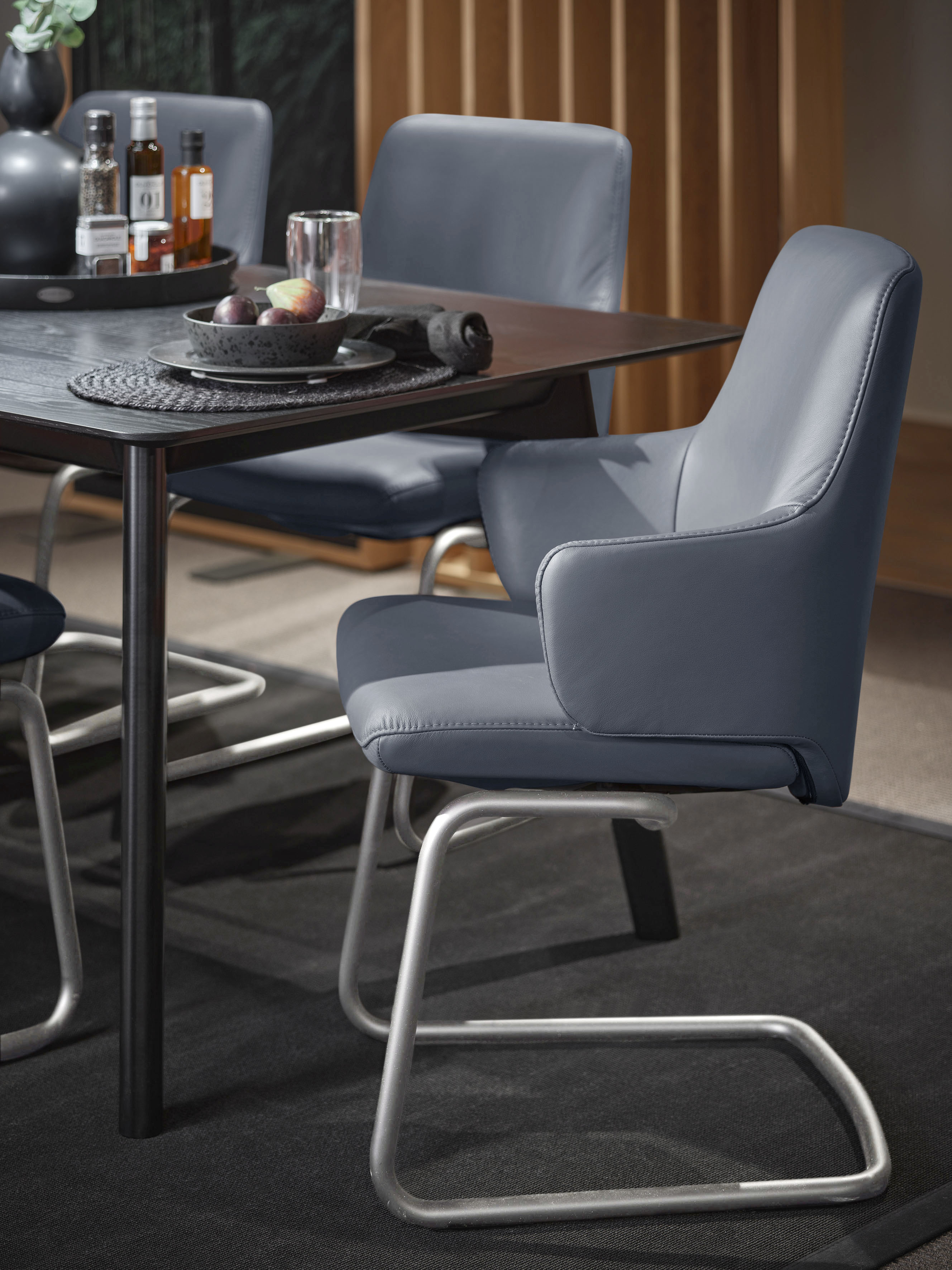 Polsterstuhl STRESSLESS "Laurel", blau (sparrow blau paloma, chrom matt), B:58cm H:92cm T:60cm, Leder PALOMA: PALOMA ist ein durchgefärbtes Semianilin-Möbelleder mit natürlicher Narbung., Stühle, Low Back mit Armlehne, Größe L, mit Beinen aus Stahl... Image