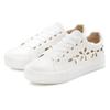 Sneaker LASCANA, Damen, Gr. 41, weiß, Obermaterial: 100% Lederimitat. Futter: 100% Lederimitat. Decksohle: 100% Lederimitat. Laufsohle: 100% Synthetik, unifarben, casual, Schuhe Sneaker, mit kleinen Cut-Outs, Schnürhalbschuhe, Freizeitschuhe VEGAN