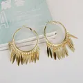 Boucles d'oreilles créoles plaquées or avec pompon pour femme cercle classique bijoux fantaisie