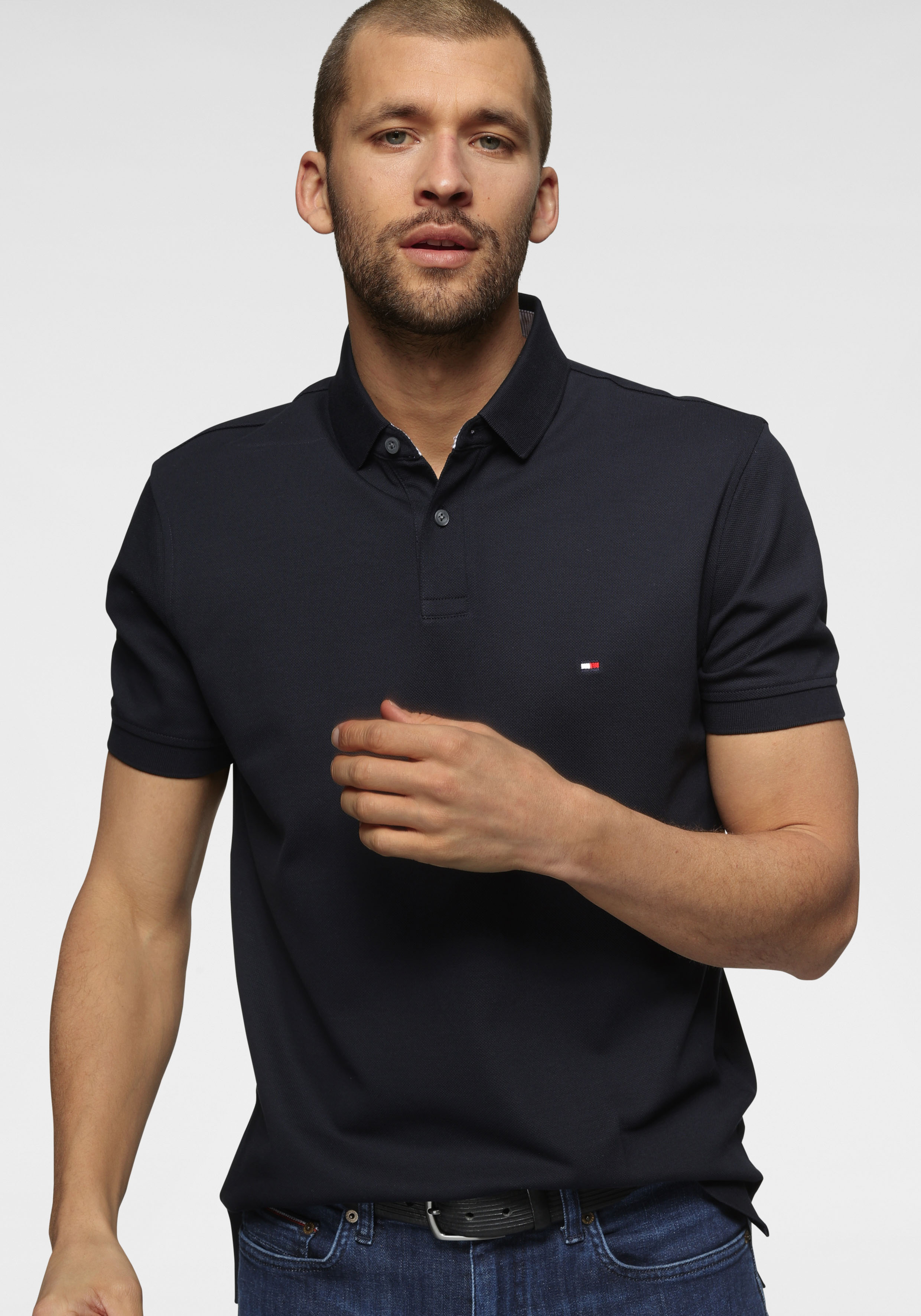 Poloshirt TOMMY HILFIGER "1985 REGULAR POLO", Herren, Gr. M (48/50), blau (desert sky), Piqué, Obermaterial: 97% Baumwolle, 3% Elasthan, Basic, normal, Shirts, aus hochwertiger Baumwoll-Piqué-Qualität