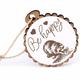 Geschenkanhänger - Be Happy Waschbär - Holz Ø-5cm - mit Juteband - Anhänger Schild Glücksbringer Schlüsselanhänger Holzanhänger Geschenk