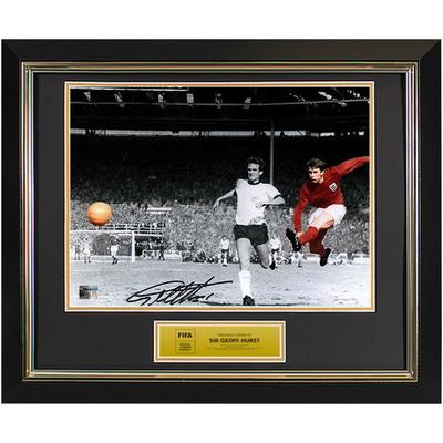 Sir Geoff Hurst, offizielles Foto der FIFA-Weltmeisterschaft, signiert von England: 1966 Final Goal – gerahmt Image