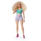 Barbie-Puppe Signature Looks, blondem Lockenkopf, lilafarbenem Crop-Top und lilafarbenen Shorts, Mode-Sammelfigur, Puppe inklusive,HJW83