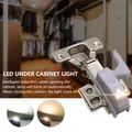 Lumière LED sous-meuble universelle capteur de lumière de garde-robe lampe de charnière intérieure