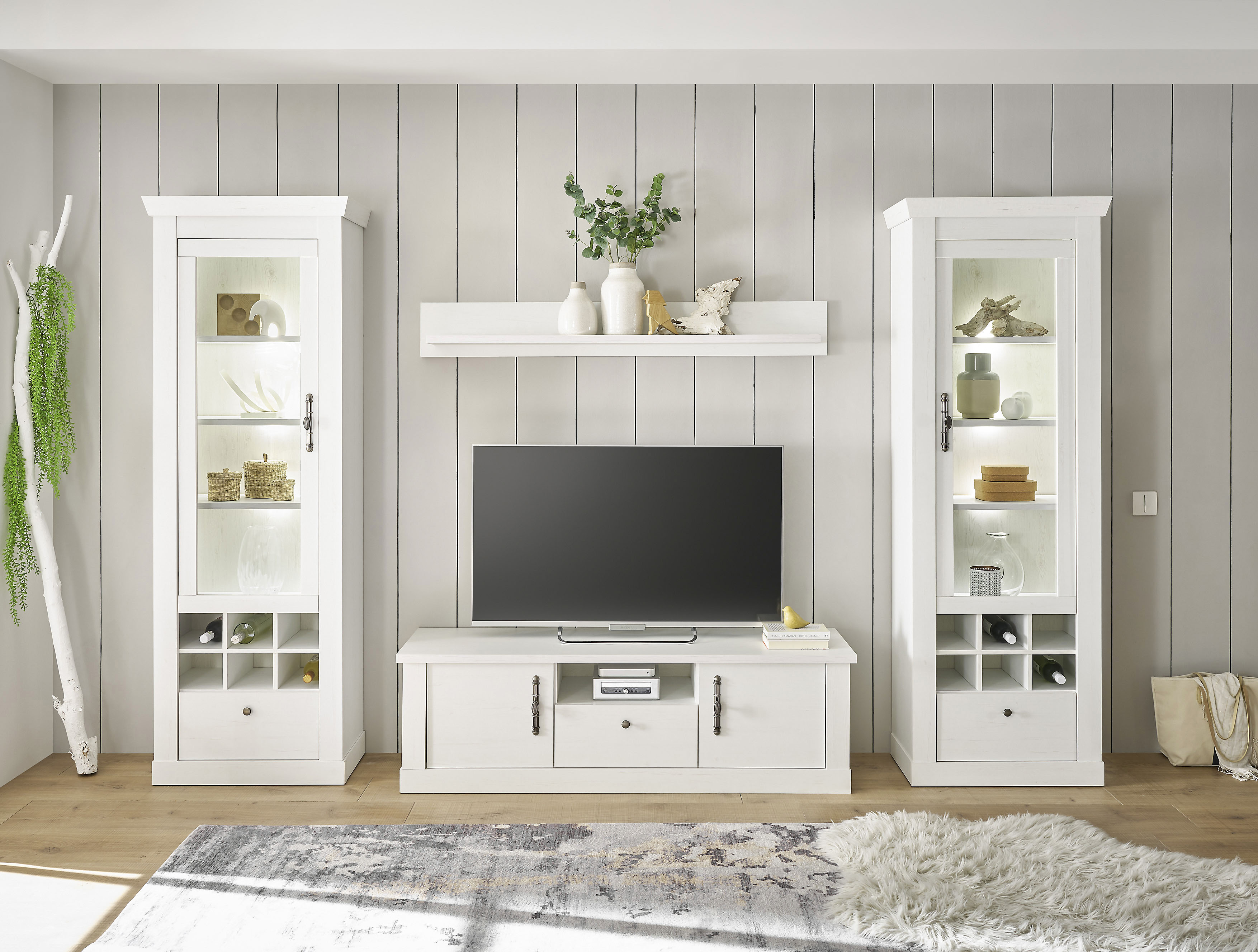 Wohnwand HOME AFFAIRE "RAVENNA", weiß (pinie weiß dekor), B:315cm H:201cm T:44cm, Kastenmöbel-Sets, Wohnwand, im romantischen Landhausstil, Griffe aus Metall, Softclose-Funktion