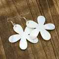 Boucles d'oreilles en nacre naturelle pour femmes boucles d'oreilles en métal au crochet pendentif