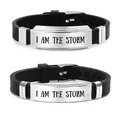 Bracelet à boucle en acier inoxydable pour femmes bracelet avec inscription «I AM THE STORM» en
