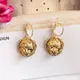 Boucles d'oreilles pendantes baroques en or vintage pour femmes décor d'oreille de tête de