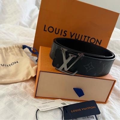 Initiales leather belt Louis Vuitton Black size 90 cm in Leather