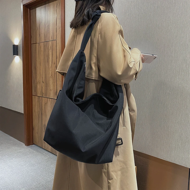 Grand fourre-tout en Nylon couleur Pure pour femmes, sac de Shopping à bandoulière, sacs à main en tissu imperméable, Simple, mode Hobo Bolso, nouvelle collection 2021