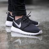 Nike Shoes | Black Nike Roshe With Silver Nike Logo | Color: Black/Silver | Size: 6