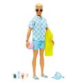 Barbie Ken - Blonde Puppe mit blauem Hemd und Badehose, Strand-Accessoires und Wasserball für kreatives Spielen, für Kinder ab 3 Jahren, HPL74