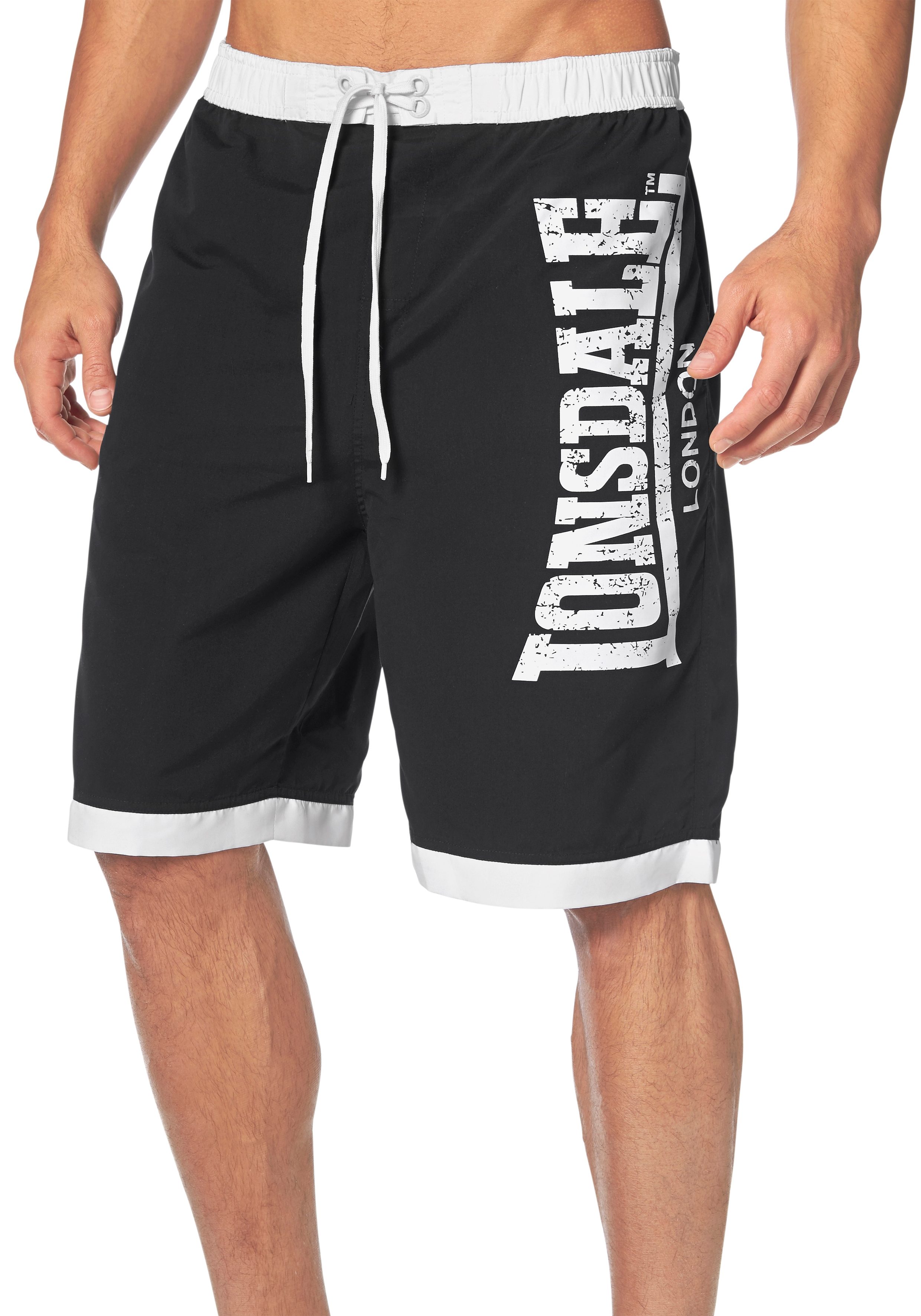 Boardshorts LONSDALE "CLENNELL", Herren, Gr. 5XL, N-Gr, schwarz-weiß (schwarz, weiß), Obermaterial: 100% Polyester. Futter: 100% Polyester, bedruckt, unifarben mit Farbeinsätzen, bequem, Hosen, Badeshorts, Innenhose aus Mesh Image