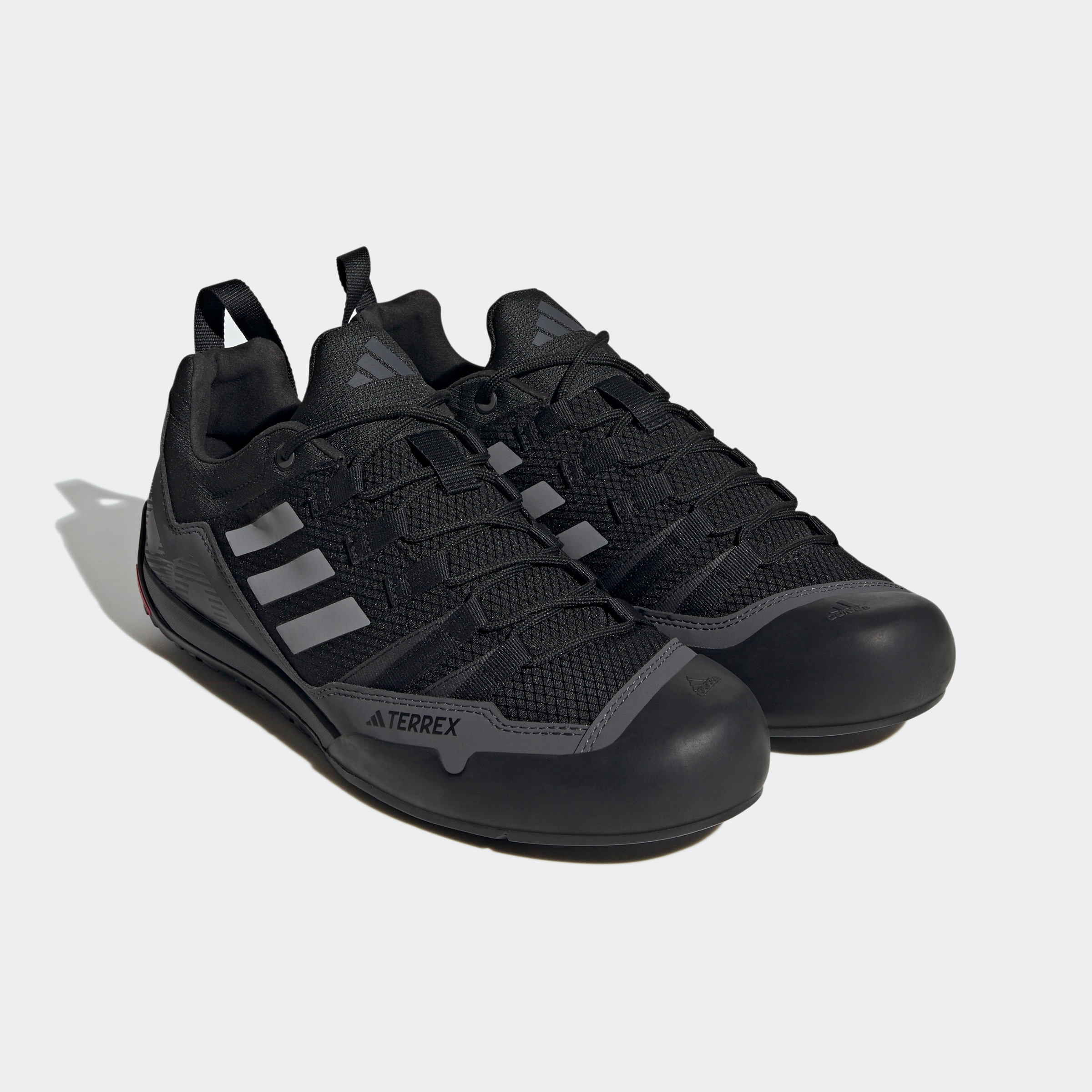 Wanderschuh ADIDAS TERREX "SWIFT SOLO 2.0", Gr. 44, schwarz (core schwarz, grau three, grau six), Synthetik, Textil, Schuhe