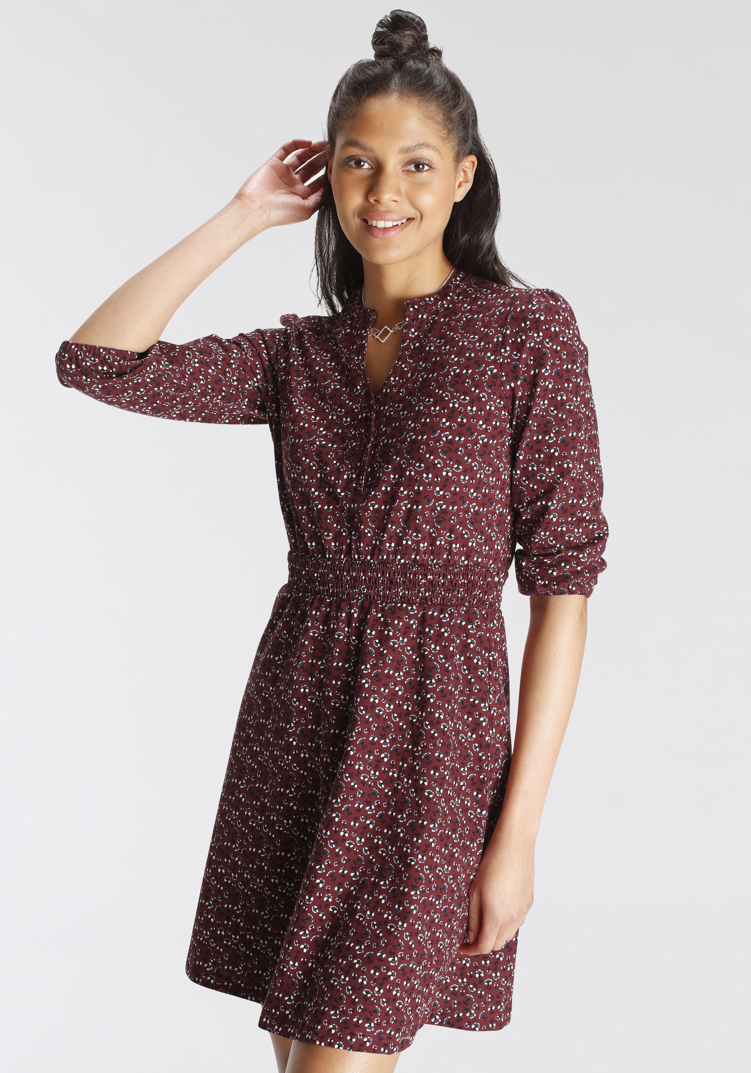 Jerseykleid AJC, Damen, Gr. 32, N-Gr, rot (dunkel, rot), Single Jersey, Obermaterial: 100% Baumwolle, bedruckt, figurbetont kurz, V-Ausschnitt, elastischer Bund, Kleider Jerseykleid, ausgestellt, aus Single Jersey, mit V-Ausschnitt, 3/4-Ärmel