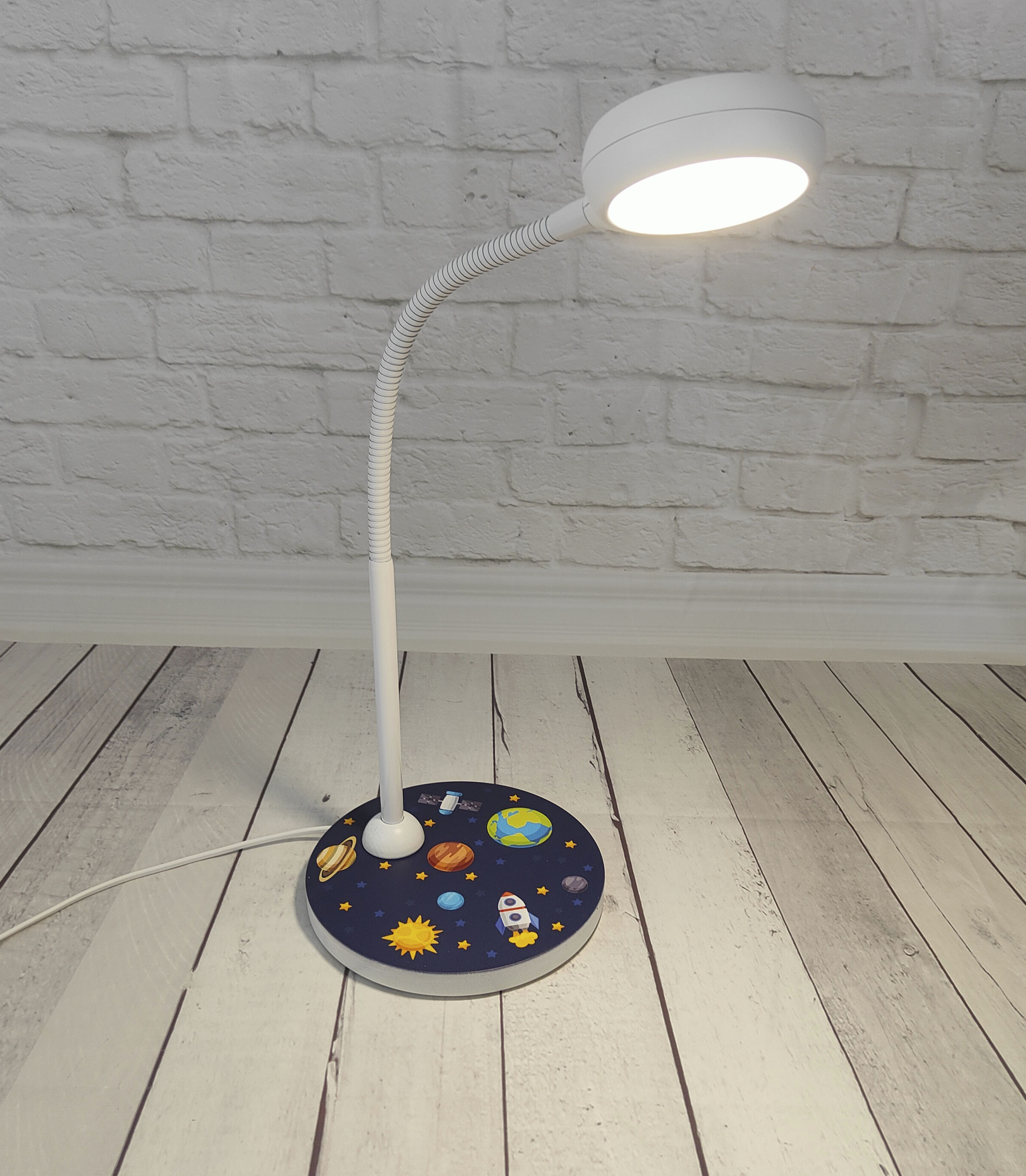 NIERMANN Nachttischlampe "Tischleuchte Weltall, Kinderlampe", bunt (multi color), 1, 1 Stk., Leuchten, Hochwertige Tisch-Leseleuchte, Kinderzimmer, Kinderlampe Image