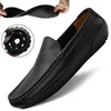 Echtes Leder Männer Casual Schuhe Luxus Marke Weiche Männer Loafer Mokassins Atmungsaktive Slip auf Schwarz Fahren Schuhe Plus Größe 37-47