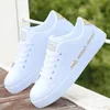 2025 herbst Männer Casual Schuhe Winter männer Bord Schuhe Licht Sport Schuhe Männer Tennis Sneaker Weiche Weiße Schuhe männlichen Flache Schuhe